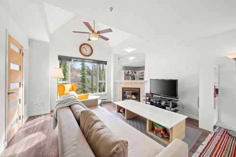 1550 Fell Avenue 304 North Vancouver BC V7P 3E7