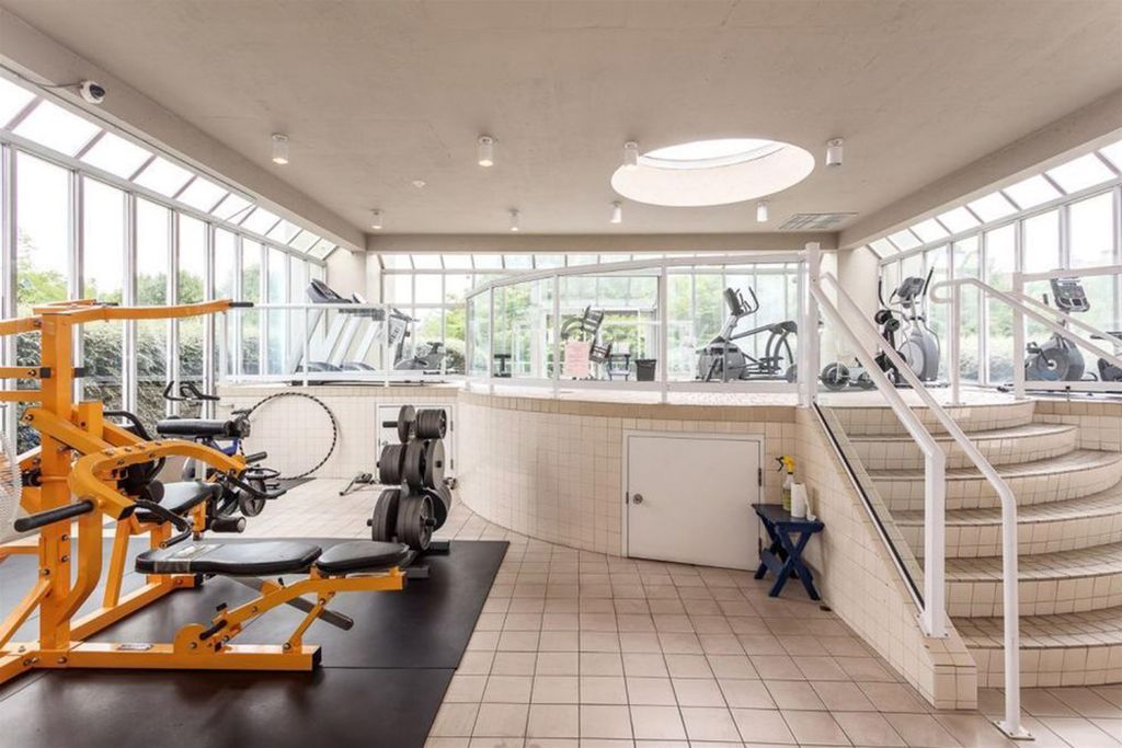 listing image 1101549369824478736