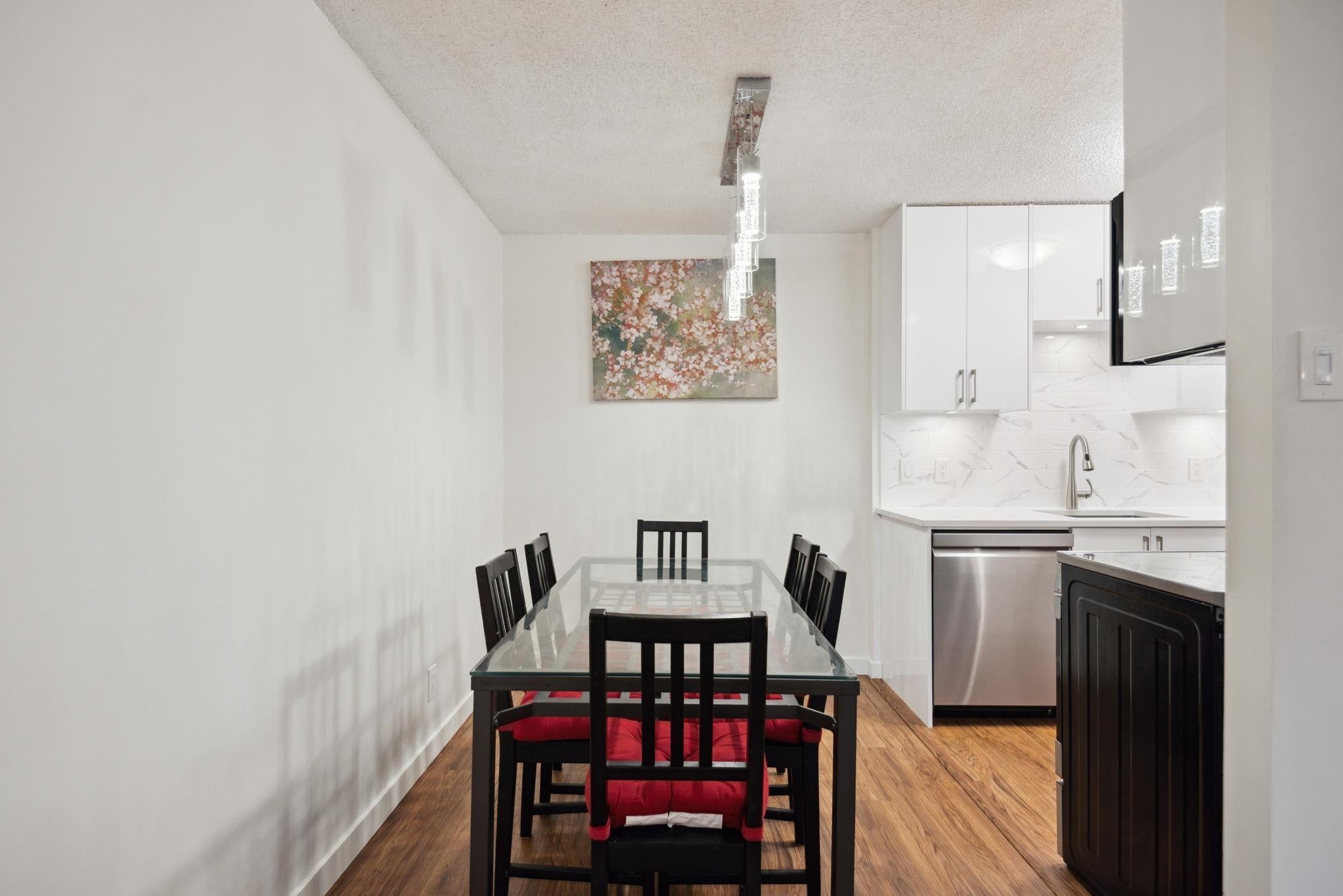 2012 Fullerton Avenue 519