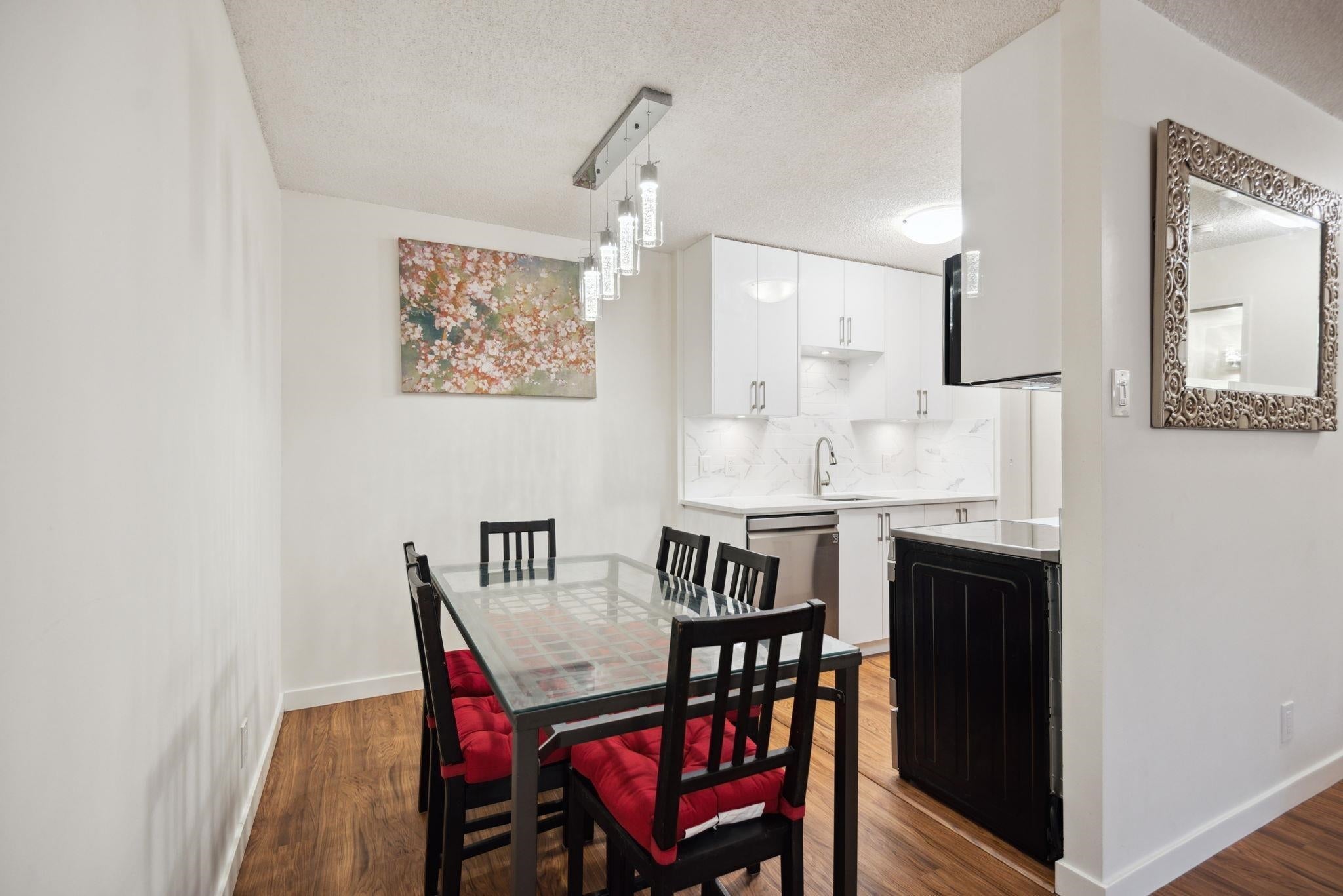 2012 Fullerton Avenue 519
