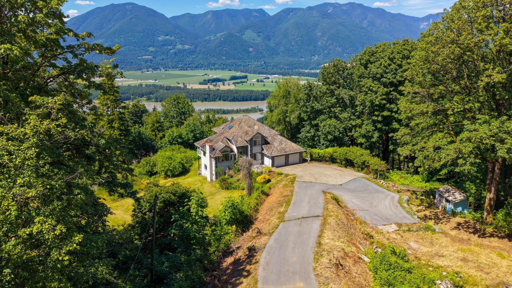Photo of 8439 Grand View Drive, Chilliwack, BC V2R 4A2 (MLS # R3133308)