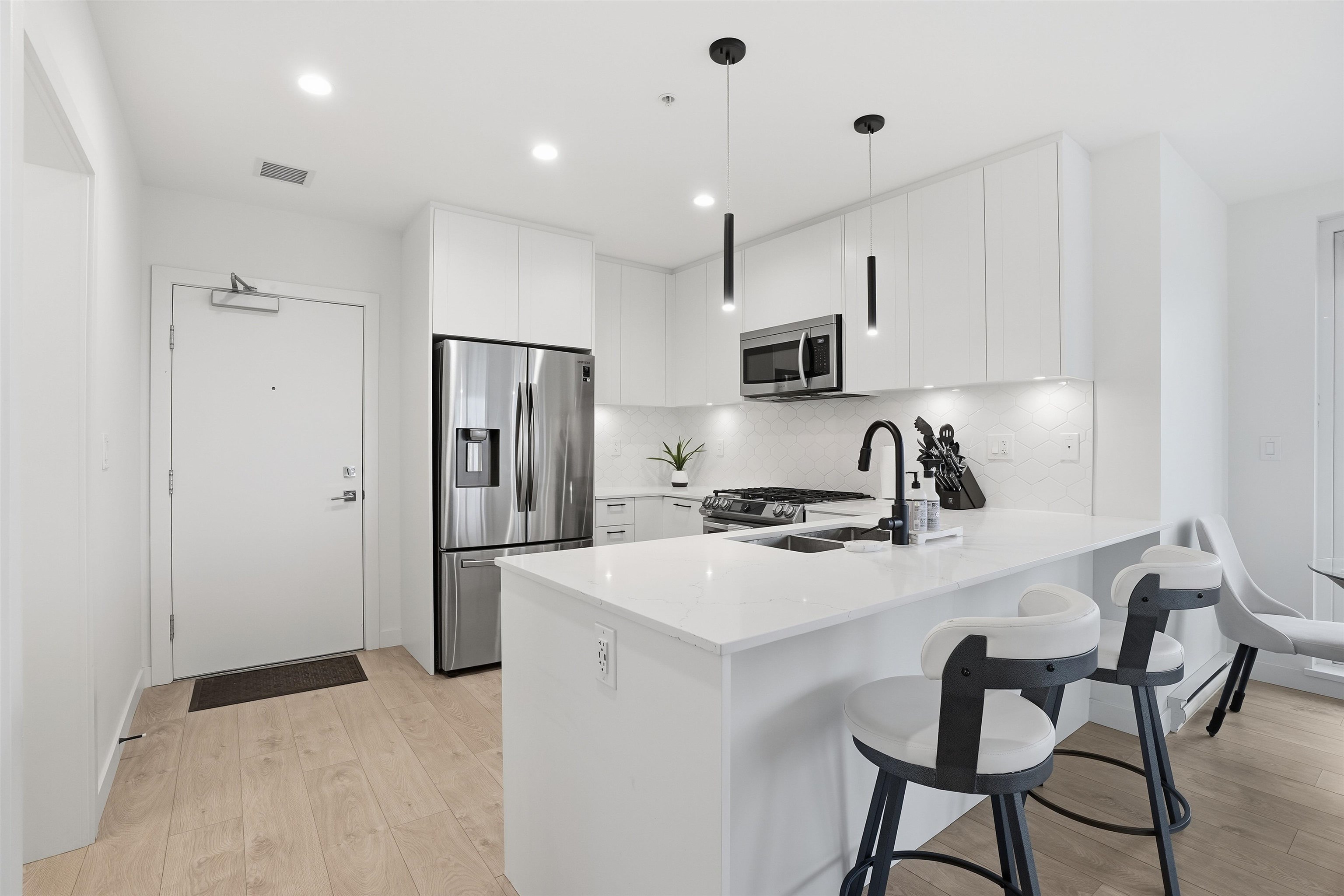 20018 83a Avenue A410