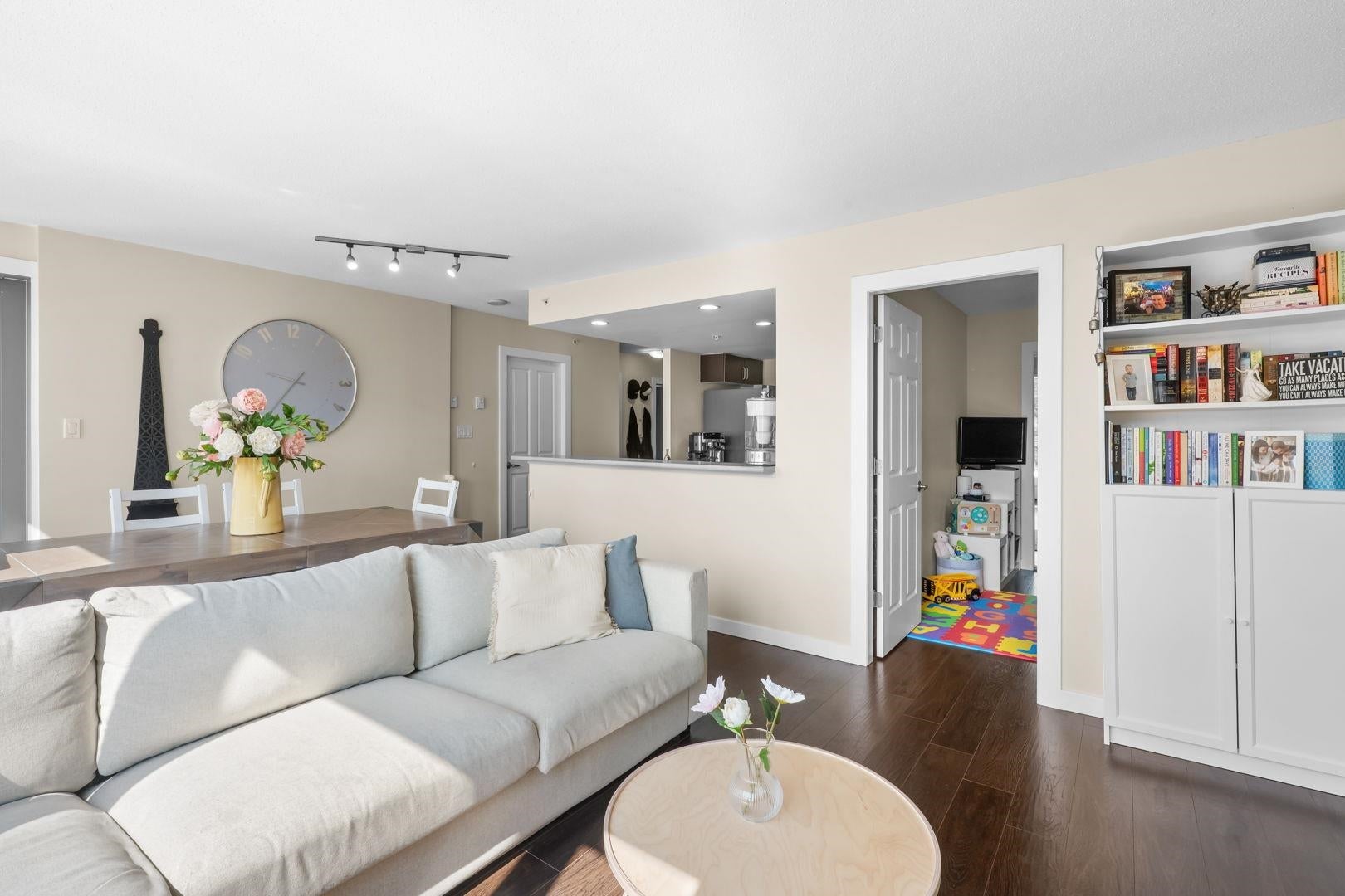 295 Guildford Way 902