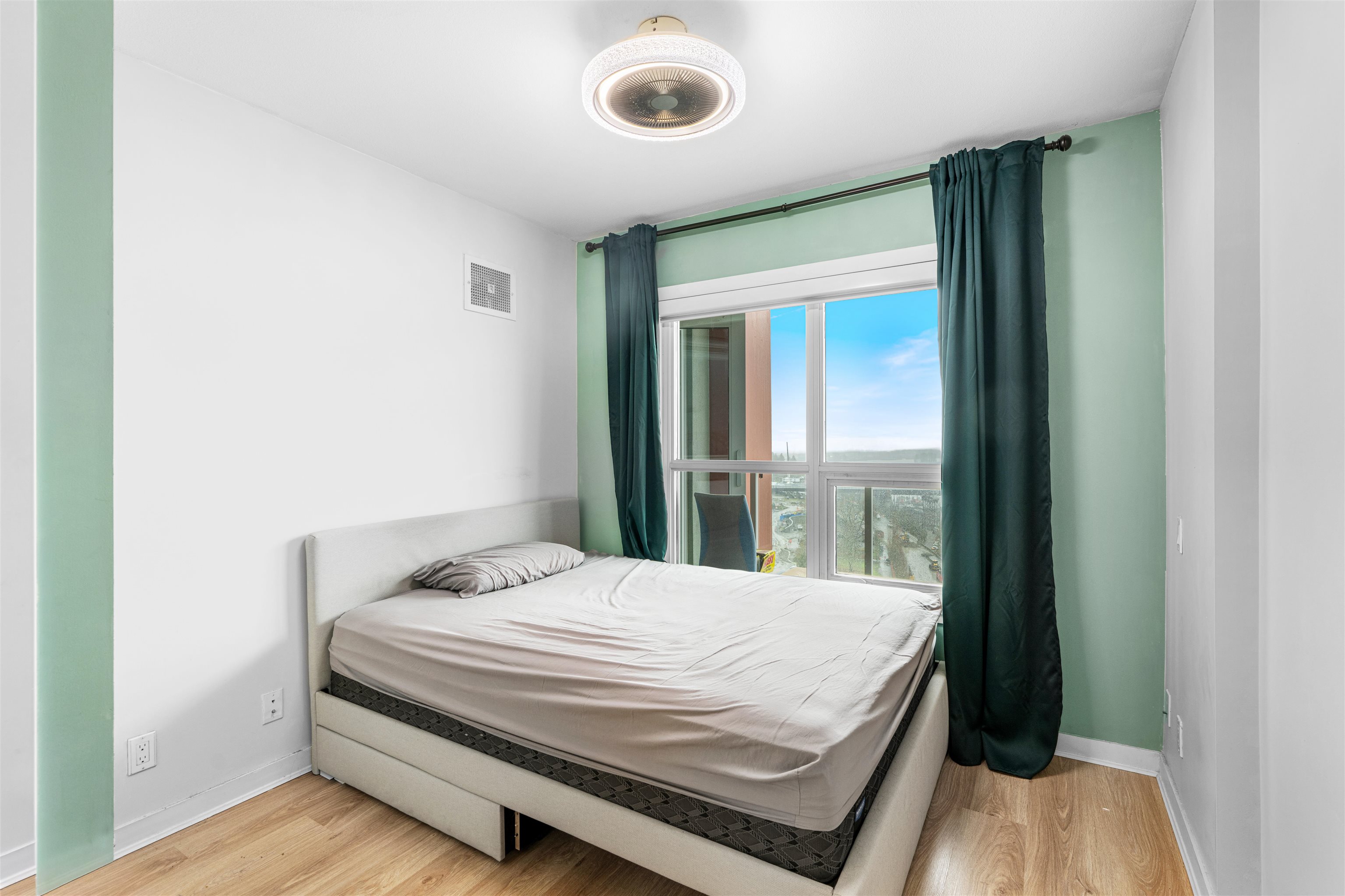 125 Columbia Street 1602