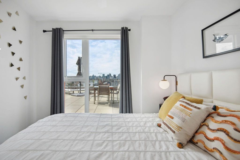 listing image 1103666042646380536