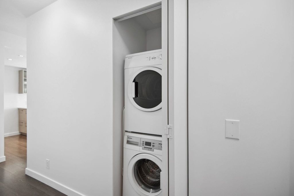 listing image 1102172581459715420