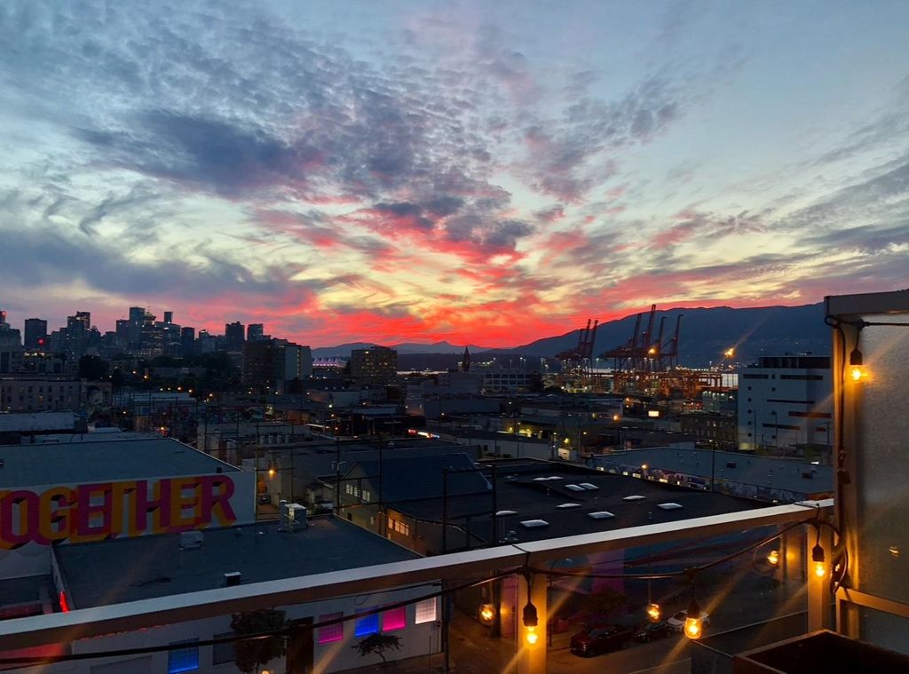 listing image 1102540008811443947