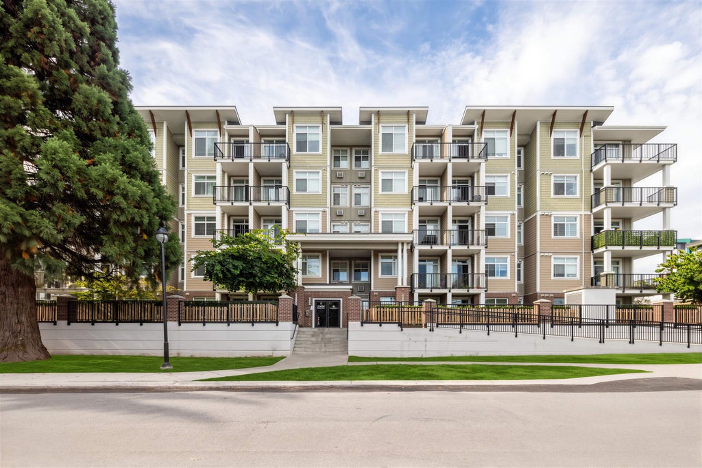 Photo of 20686 Eastleigh Crescent #209, Langley, BC V3A 0M4 (MLS # R3165661)