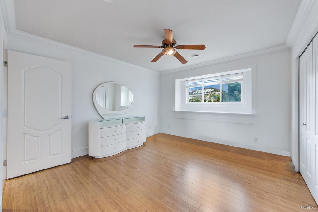 listing image 1104897191383624035