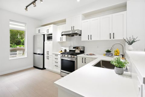 3065 Dayanee Springs Boulevard 10 Coquitlam BC V3E 0A5