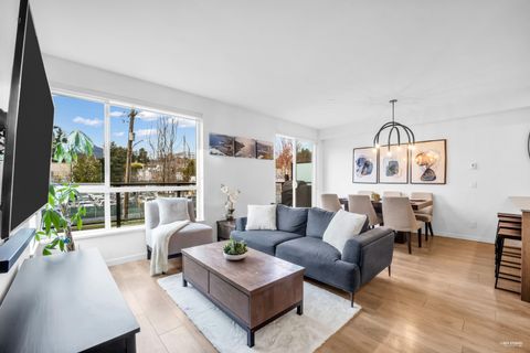 533 E 3rd Street 1 North Vancouver BC V7L 1G4