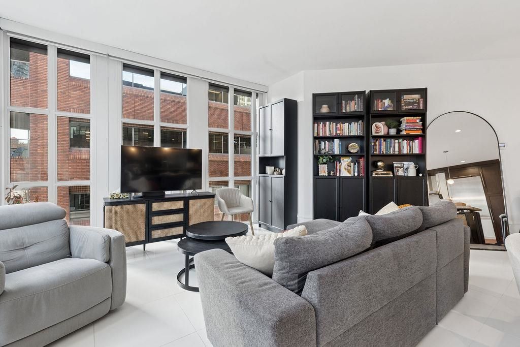 listing image 1109333587048671411