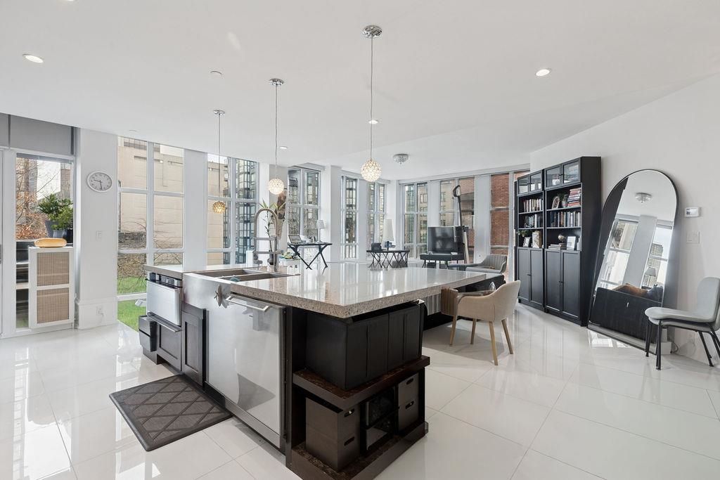 listing image 1103035347506143795