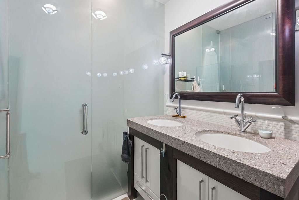listing image 1102628753645230292