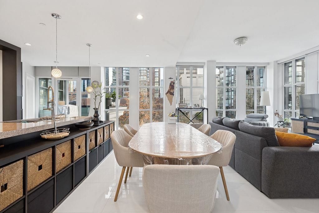 listing image 1107569224746742433