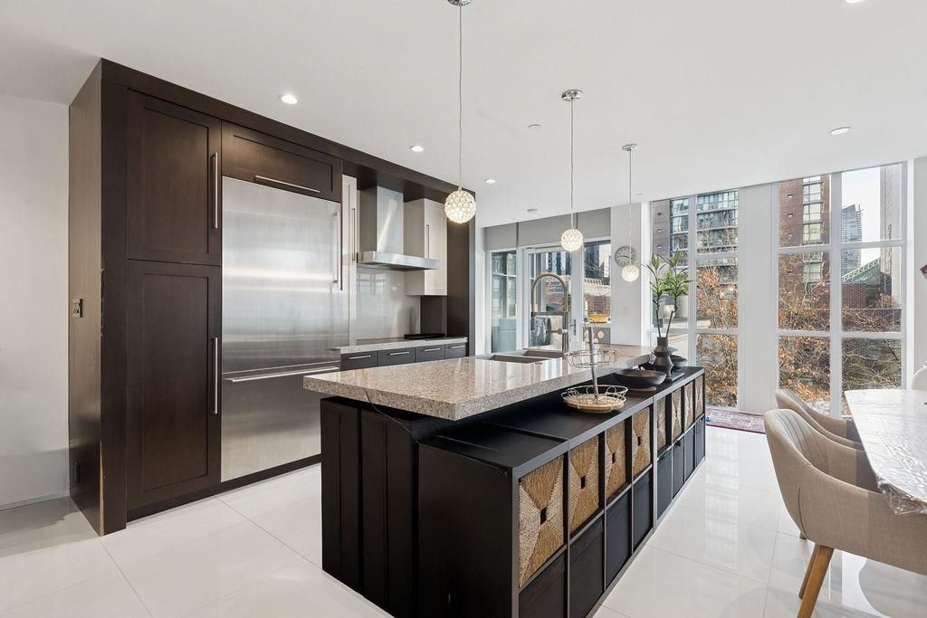 listing image 1106065646428678209