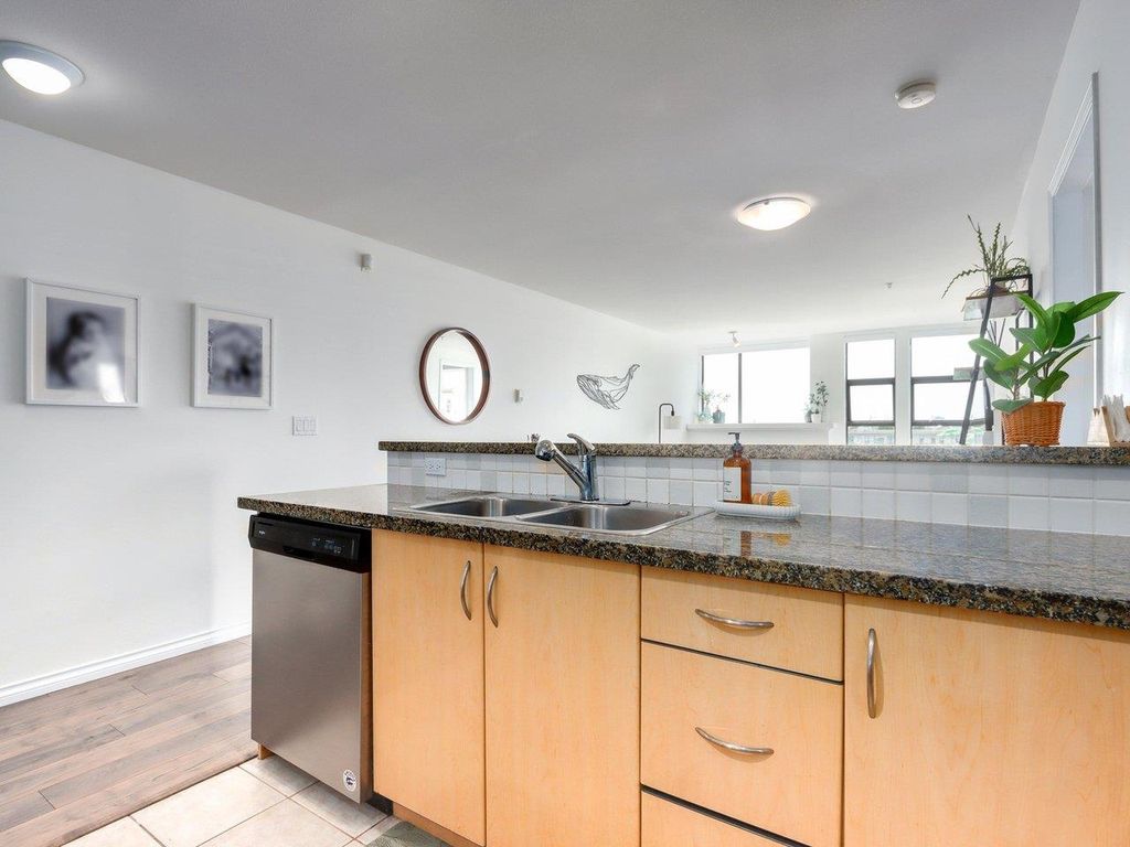 listing image 1103552954621587715