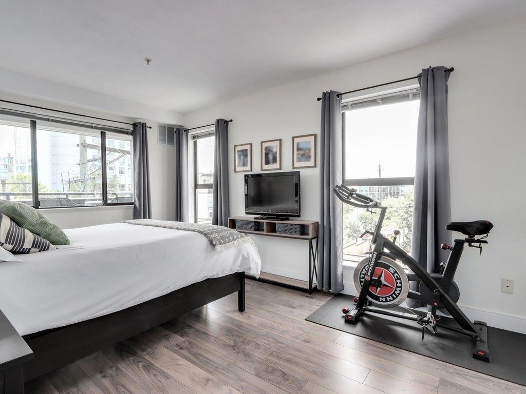 listing image 1101891088363135697