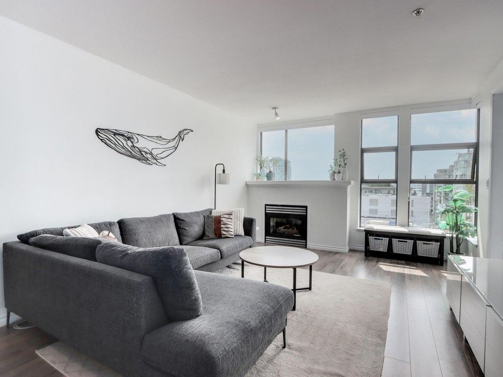 listing image 1101762831426246709