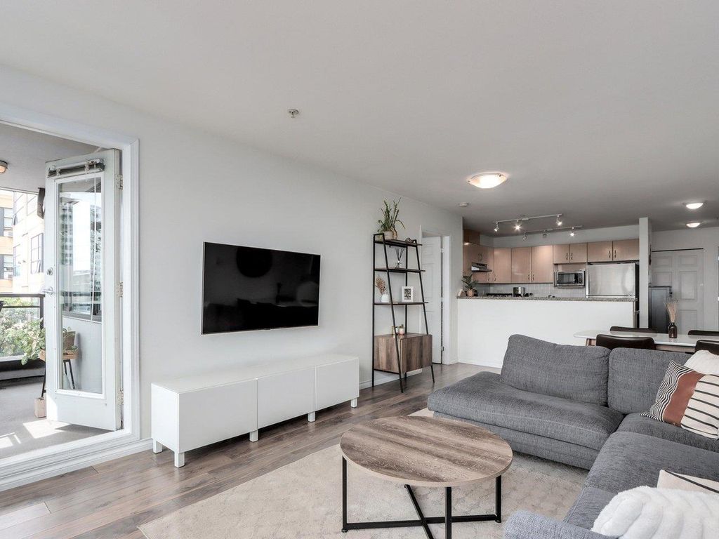 listing image 1104441728211685188