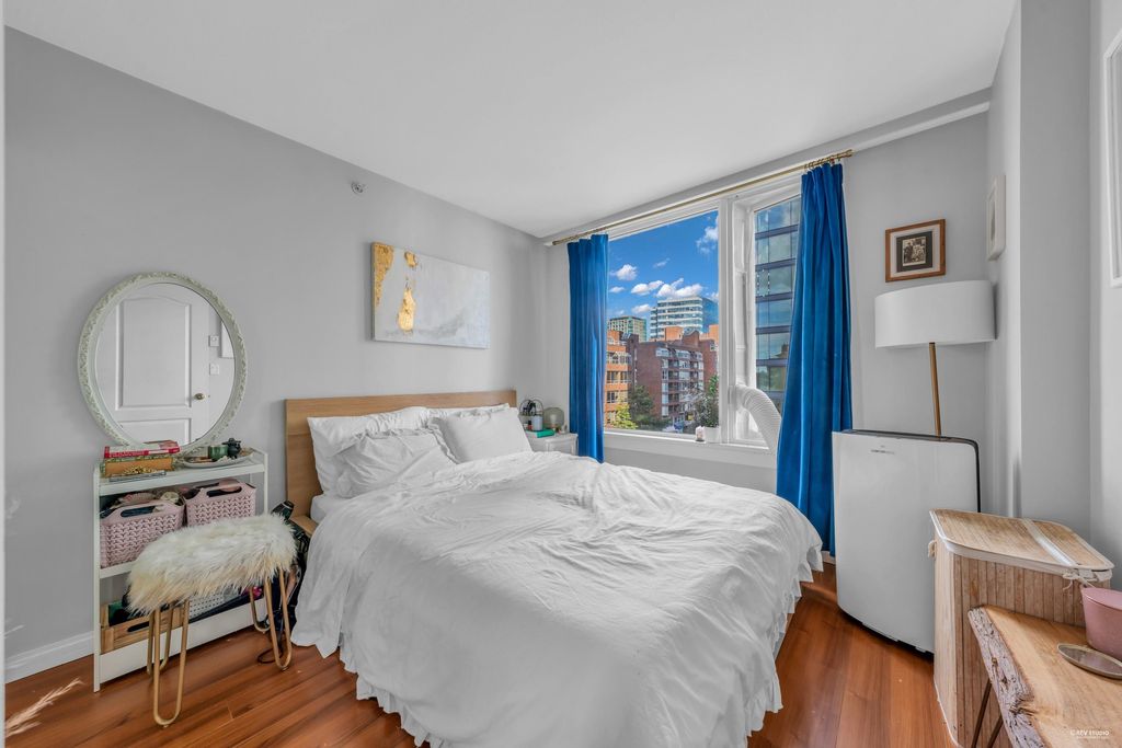 listing image 1104913736952693083