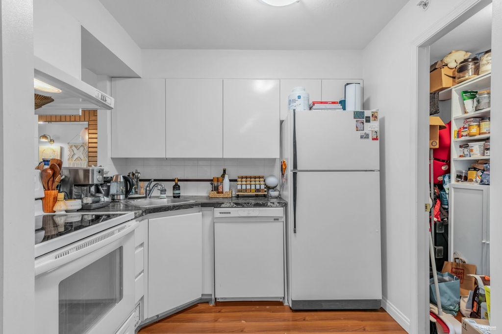listing image 1103130779796623157