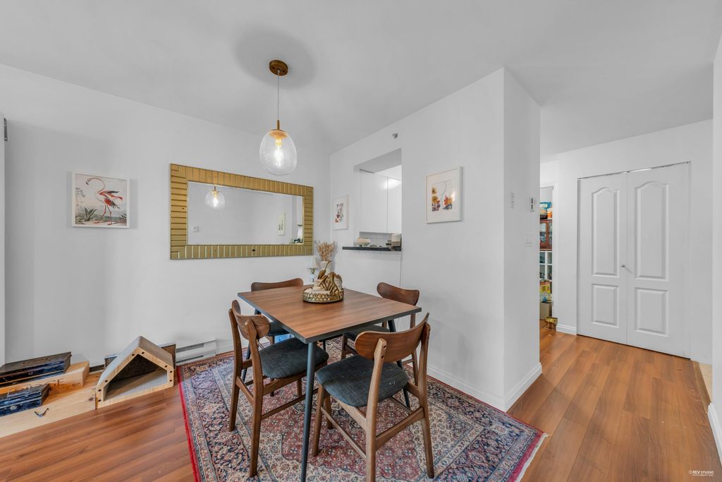 listing image 1108545684396344883