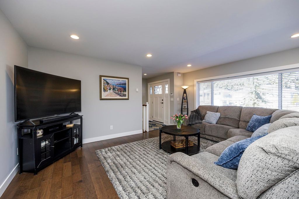 listing image 1103321436379738362