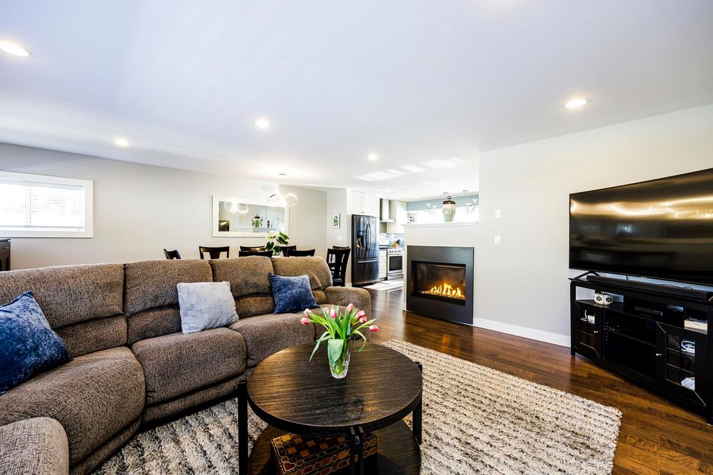 listing image 1109125390287844381