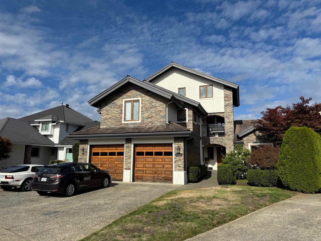 Photo of 32351 Nakusp Drive, Abbotsford, BC V2T 5C6 (MLS # R3172069)