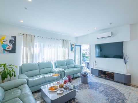 2331 Kelly Avenue 202 Port Coquitlam BC V3C 1Y3