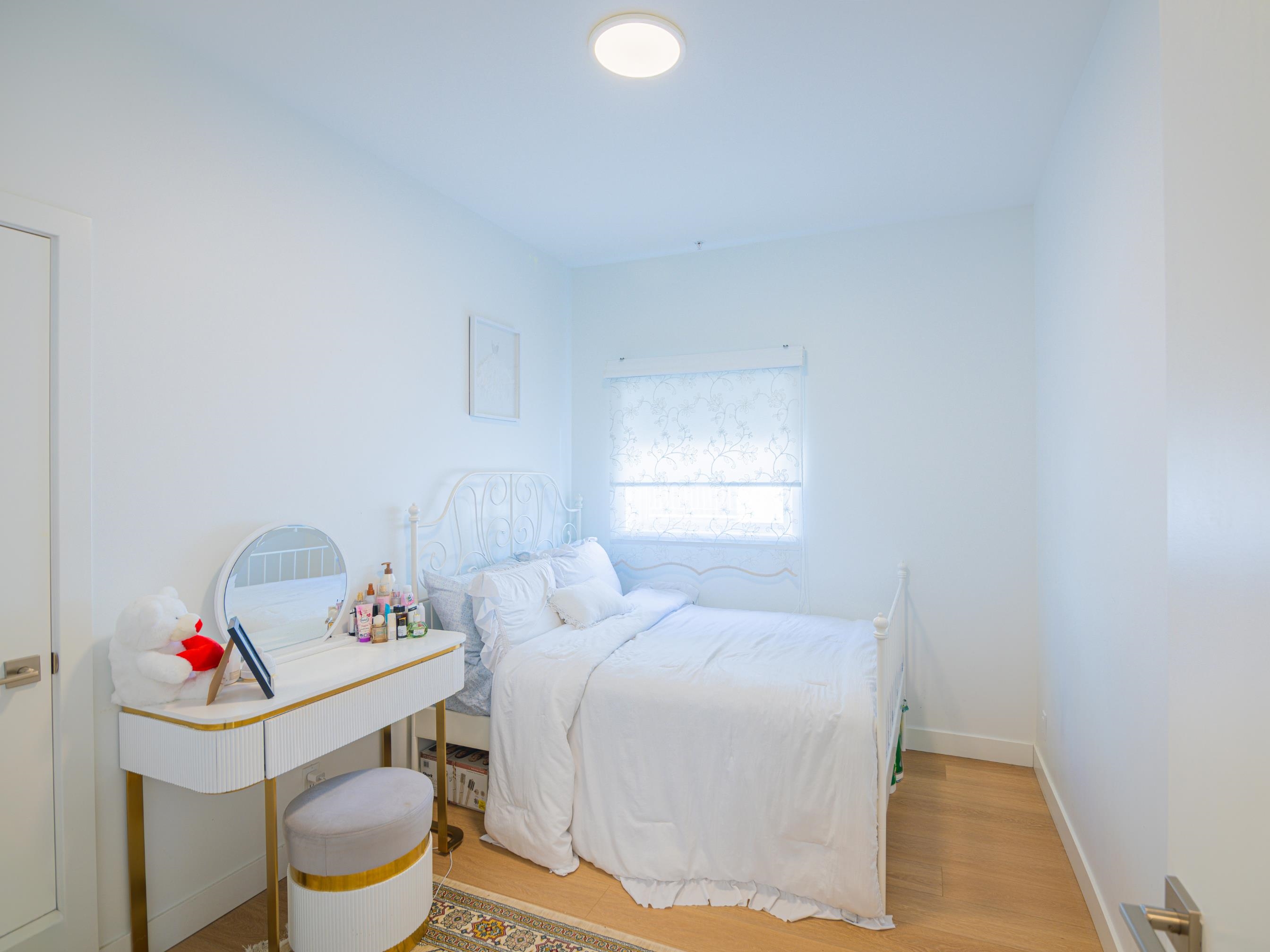 2331 Kelly Avenue 202