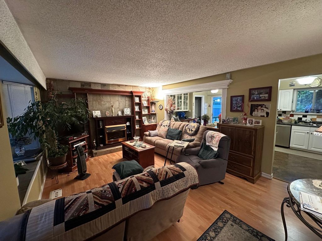 listing image 1106471104645361135