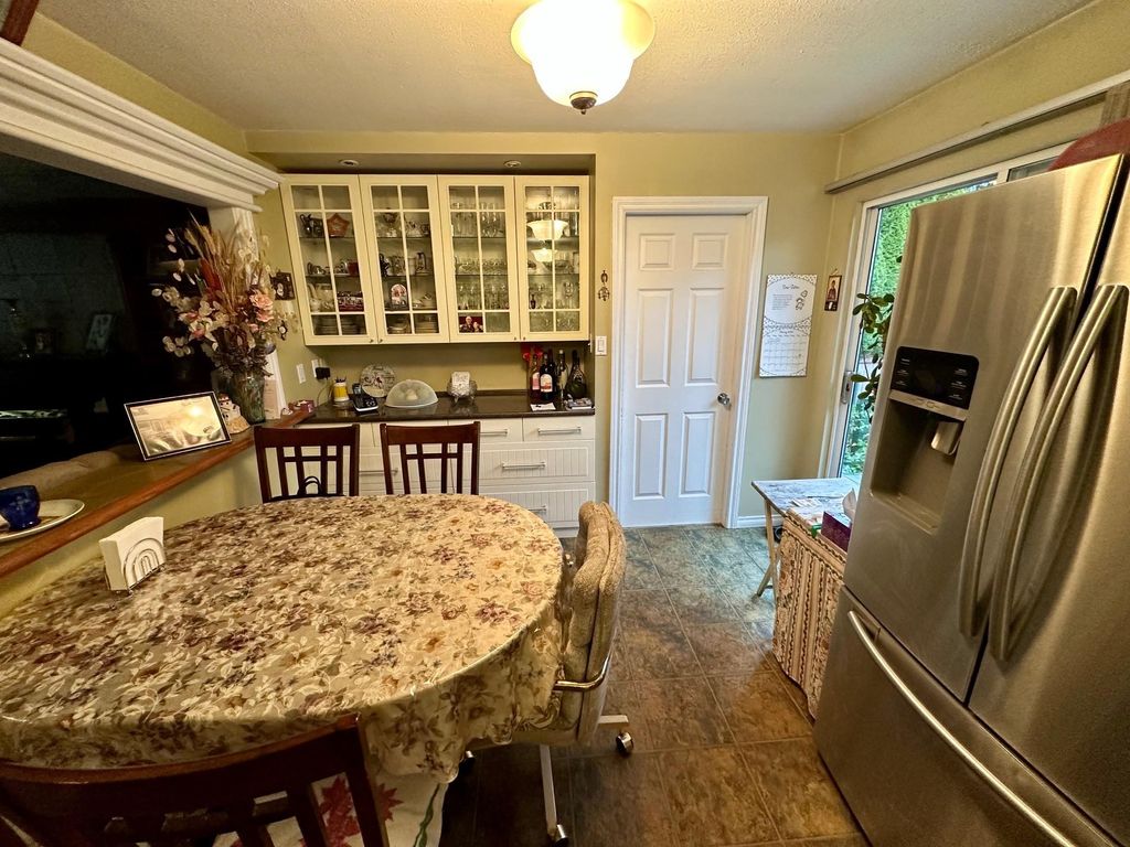 listing image 1102960181834308405