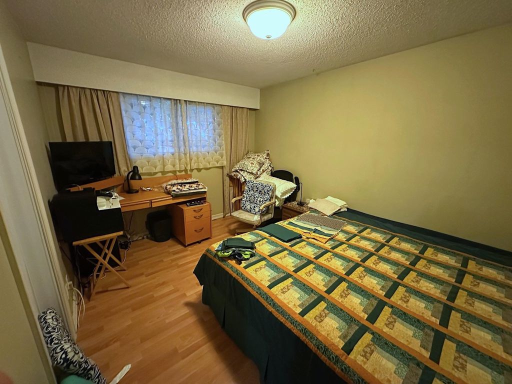 listing image 1100347975772194104