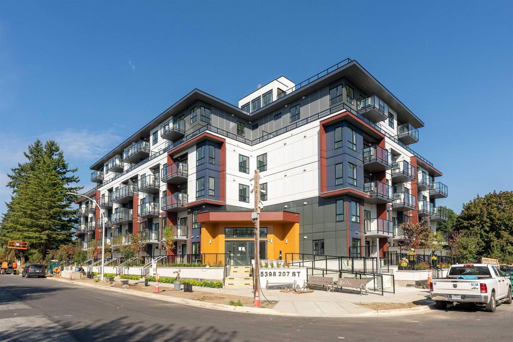 Photo of 5398 207 Street #604, Langley, BC V3A 2E6 (MLS # R3148436)