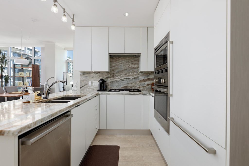 listing image 1104225657287388842