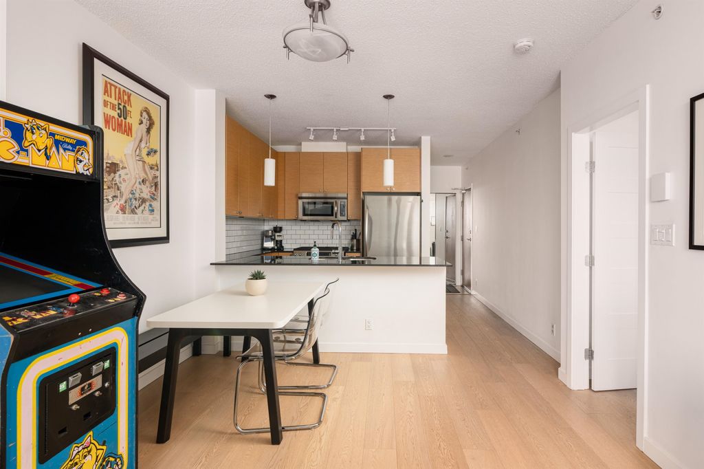 listing image 1101774978171983135
