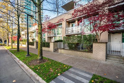 168 E Esplanade Avenue TH6 North Vancouver BC V7L 4X8