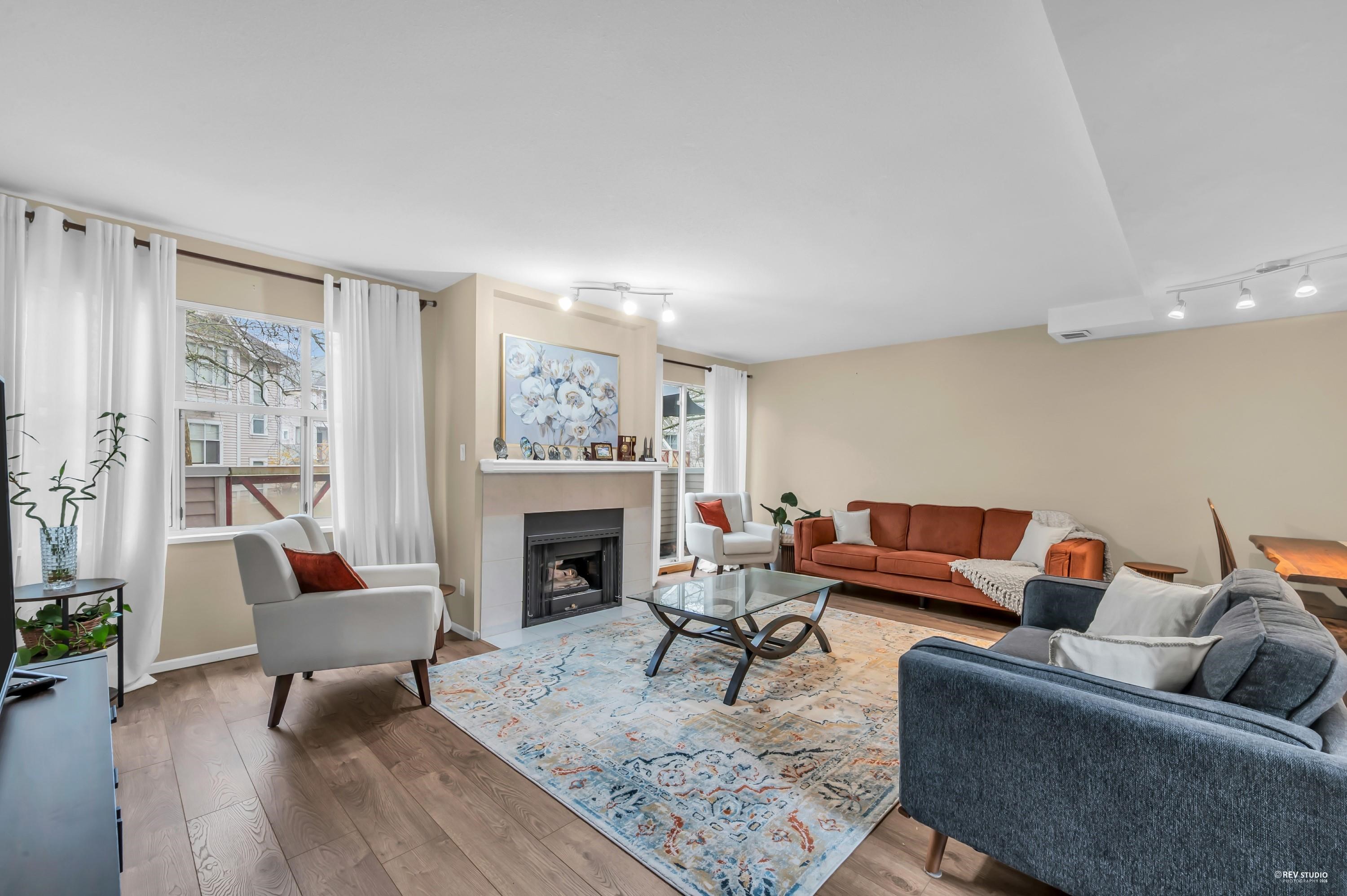 2450 Hawthorne Avenue 73