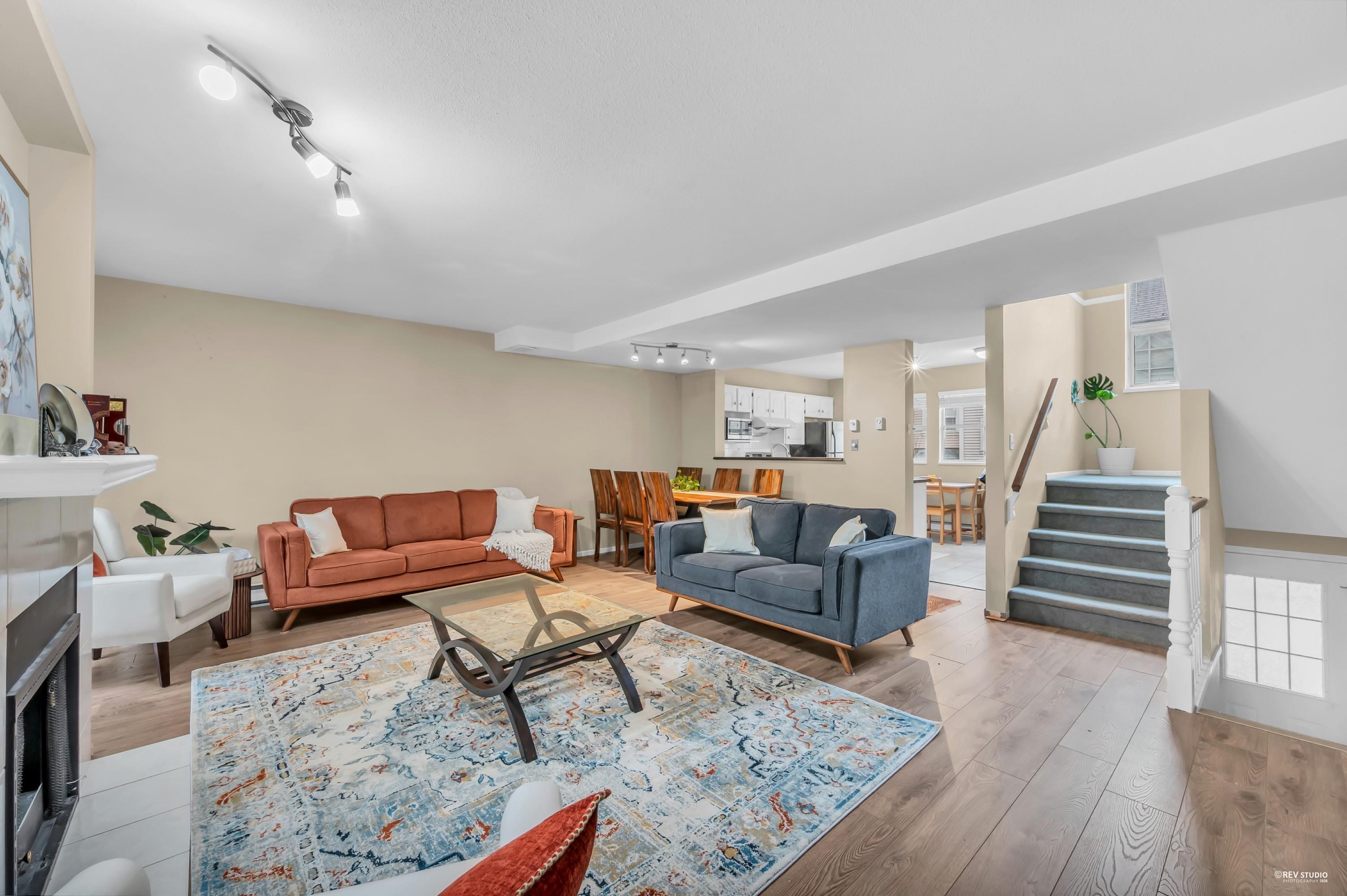 2450 Hawthorne Avenue 73