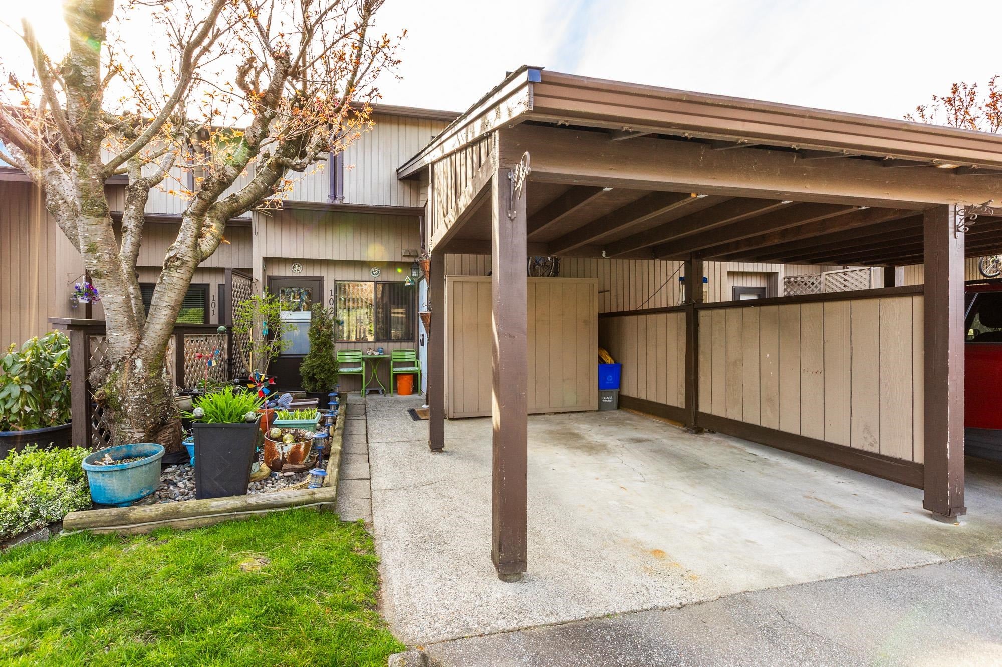 27044 32 Avenue 102
