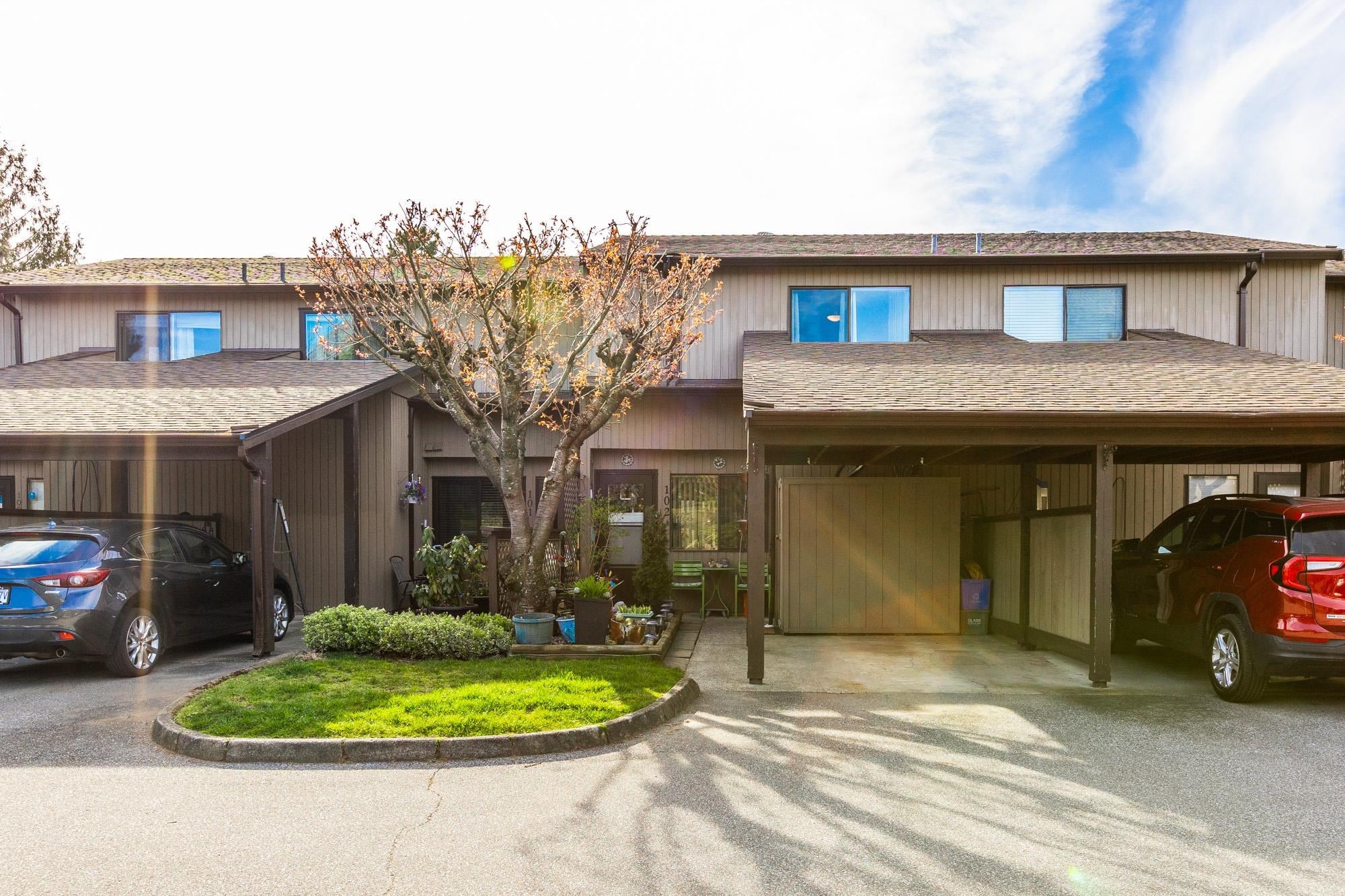 27044 32 Avenue 102