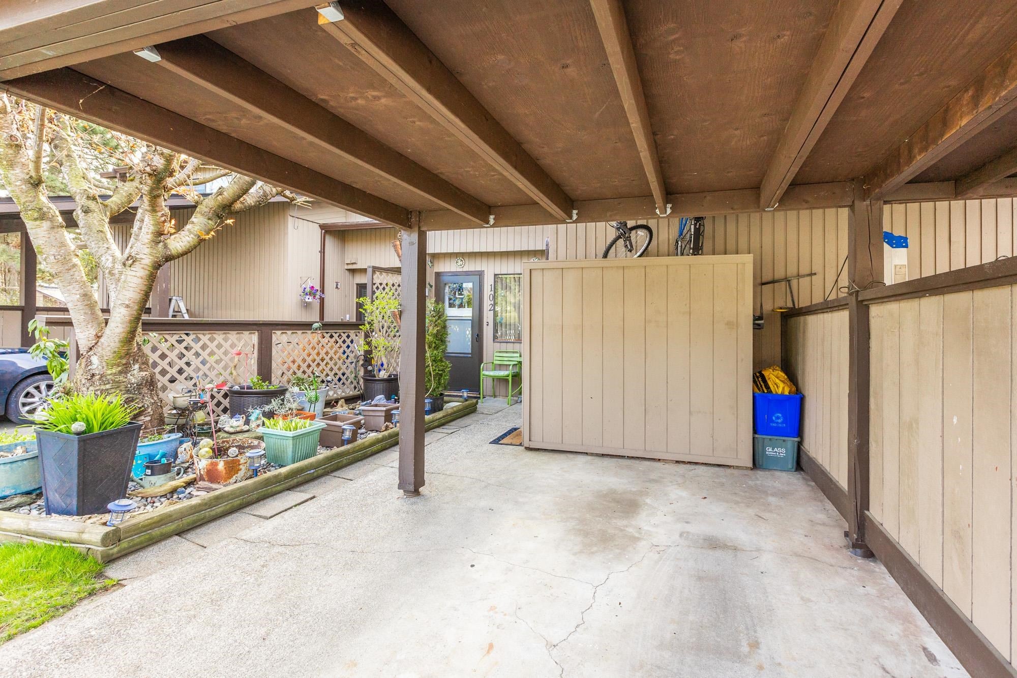 27044 32 Avenue 102
