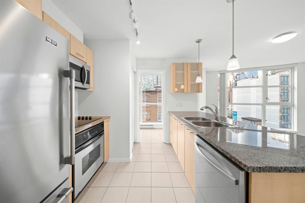 listing image 1101389289202751746