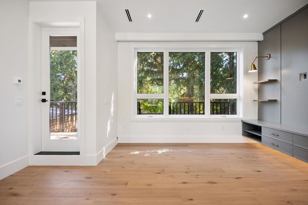 listing image 1102011938923168673