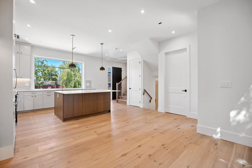 listing image 1105915631573672471