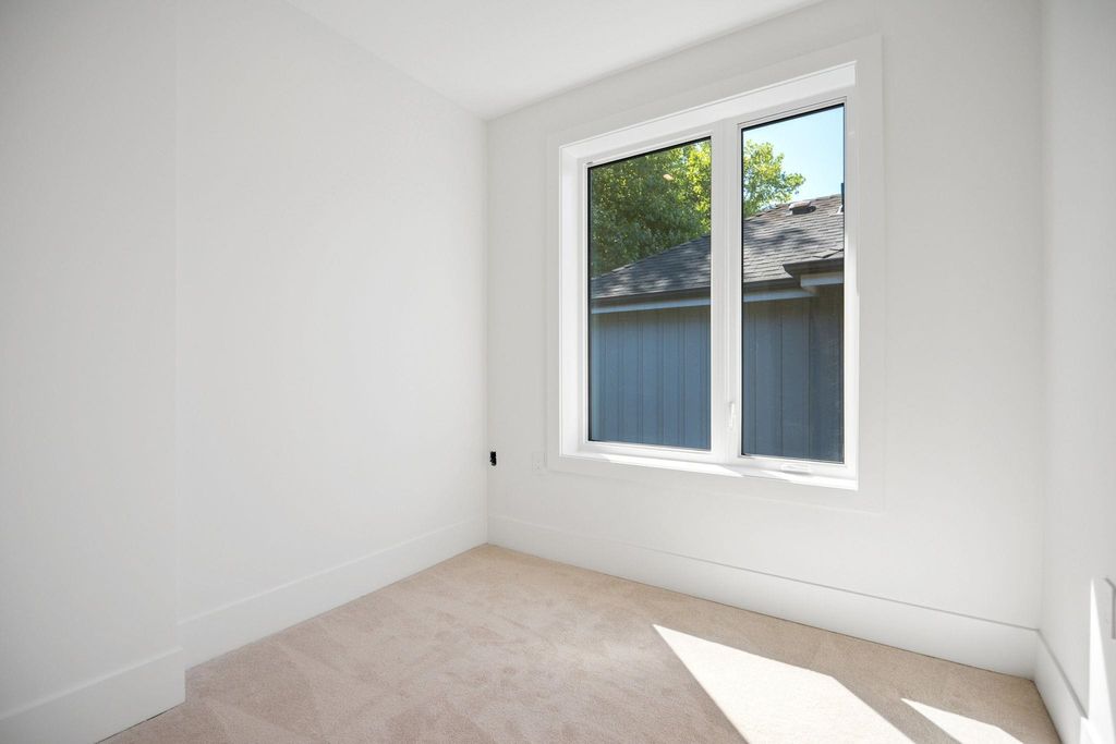 listing image 1105513742959836898