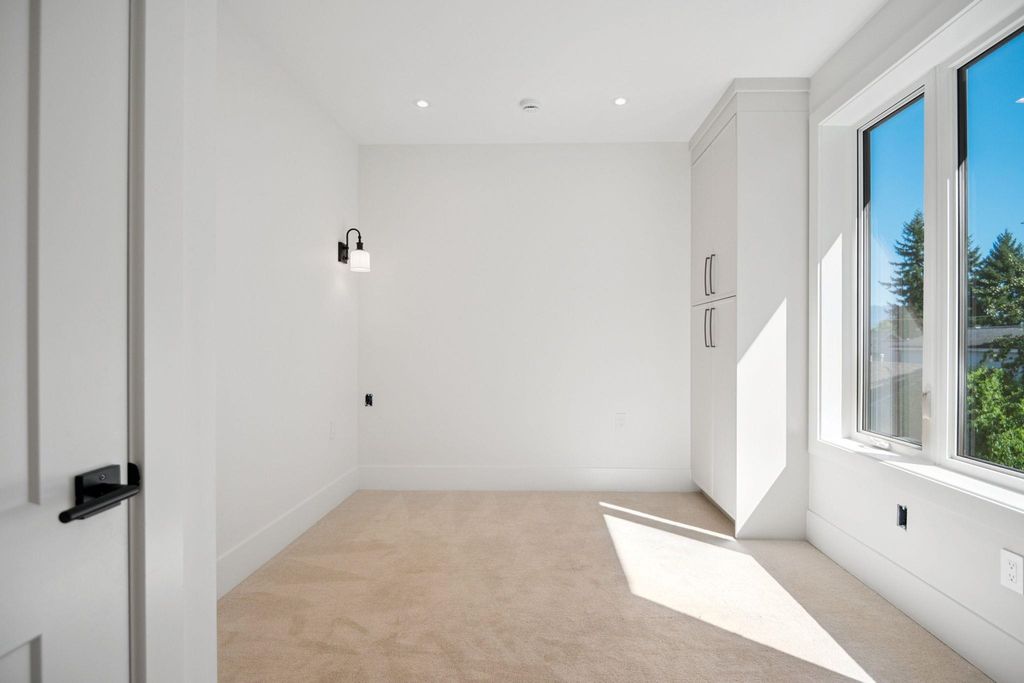 listing image 1106834080440203011