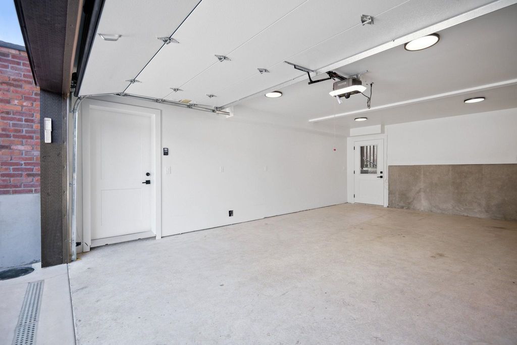 listing image 1107804812105480460